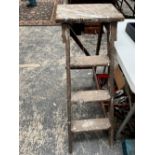 AN OAK FOUR RUNG STEP LADDER.