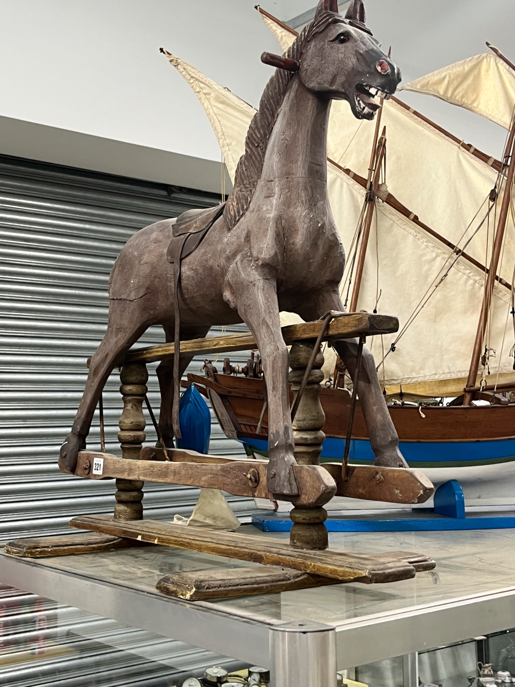 A VINTAGE INFANT SIZED WOODEN ROCKING HORSE. - Bild 2 aus 2