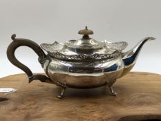 A HALLMARKED SILVER REGENCY STYLE TEAPOT WITH PIERCED SCALLOPED UPPER RING. WEIGHT 691grms.