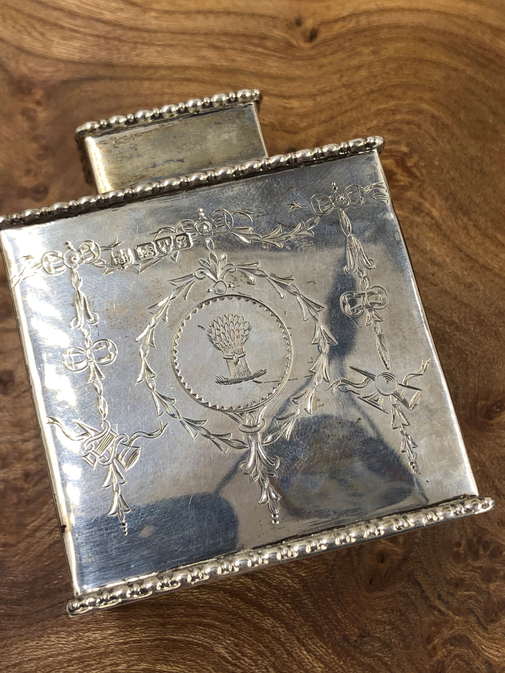HALLMARKED SILVER TO INCLUDE A TWO HANDLED PORRINGER, AND A REGENCY STYLE SQUARE TEA CADDY DATED - Image 2 of 3
