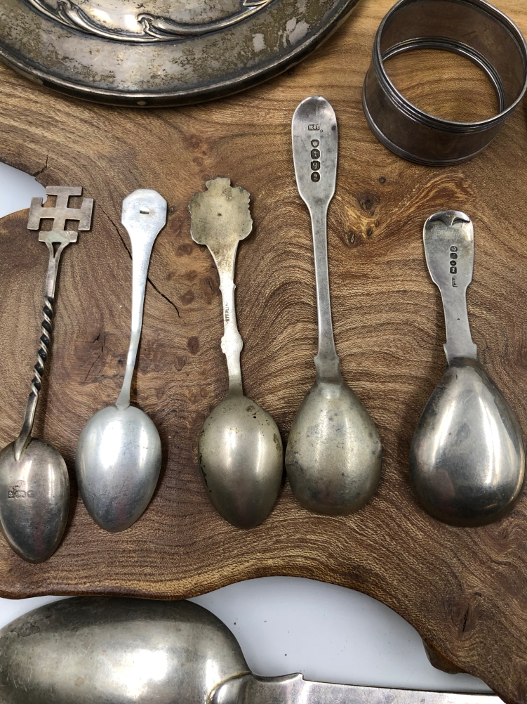 A QUANTITY OF GEORGIAN AND OTHER HALLMARKED SILVER CUTLERY TOGETHER WITH A SILVER BACKED DRESSING - Image 13 of 14