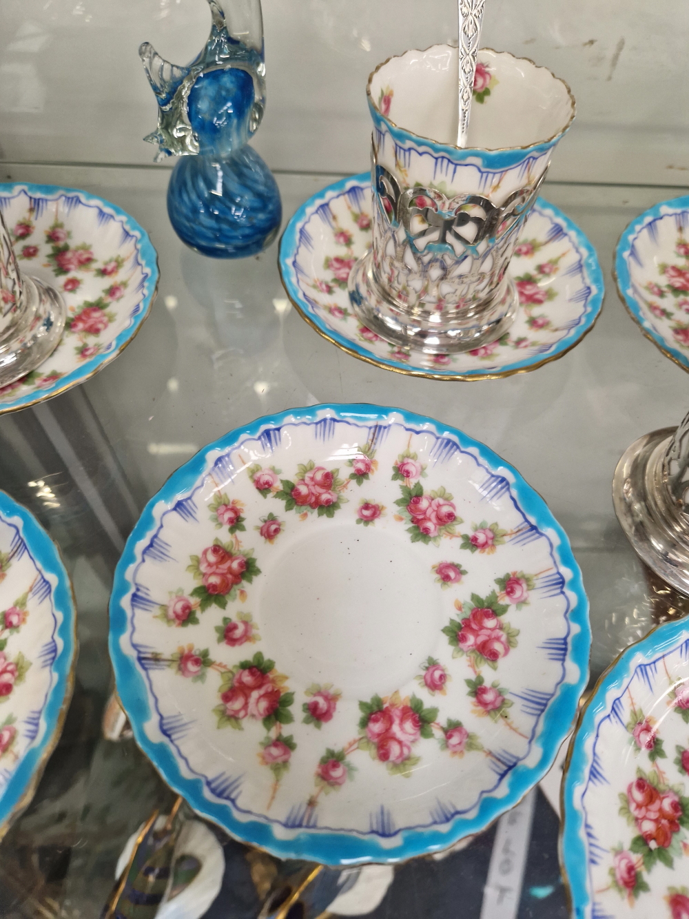 A ROYAL DOULTON COFFEE CAN AND SAUCER SET WITH HALLMARKED SILVER CARRIERS AND FIVER SILVER - Image 5 of 13