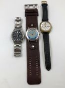 THREE GENTS WRIST WATCHES TO INCLUDE A VINTAGE SEIKO BELL-MATIC, A MODERN SEIKO AND A FOSSILE