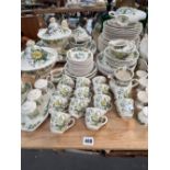 AN EXTENSIVE MASONS IRONSTONE STRATHMORE PATTERN DINNER AND TEA SERVICE (APPROX 102 PIECES)