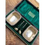 A CASED PAIR OF HALLMARKED SILVER SALTS AND SPOONS. GROSS WEIGHT 26grms.