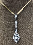 AN ANTIQUE DIAMOND DROP PENDANT SUSPENDED FROM A 9ct HALLMARKED CURB CHAIN. THE PENDANT UNMARKED,