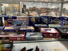 A QUANTITY OF CORGI AVIATION ARCHIVE AND OTHER MODEL AIRCRAFT.