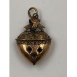 AN ANTIQUE HALLMARKED 9ct GOLD HEART PENDANT. WEIGHT 2.5grms.