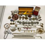 A COLLECTION OF MOSTLY VINTAGE COSTUME JEWELLERY TO INCLUDE A SMALL AMOUNT OF MODERN SILVER