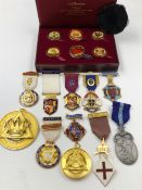 VARIOUS MASONIC JEWELS TO INCLUDE SEVEN STEWARD EXAMPLES, AN S.R.I.A LVS PIECE, AN AEGROS SANAT