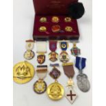 VARIOUS MASONIC JEWELS TO INCLUDE SEVEN STEWARD EXAMPLES, AN S.R.I.A LVS PIECE, AN AEGROS SANAT