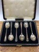 A CASED SET OF SIX, HALLMARKED SILVER TEA SPOONS. GROSS WEIGHT 96grms.