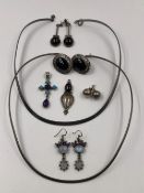 A COLLECTION OF SILVER JEWELLERY TO INCLUDE TWO TORQUE COLLARS, FOUR PAIRS OF VARIOUS EARRINGS,