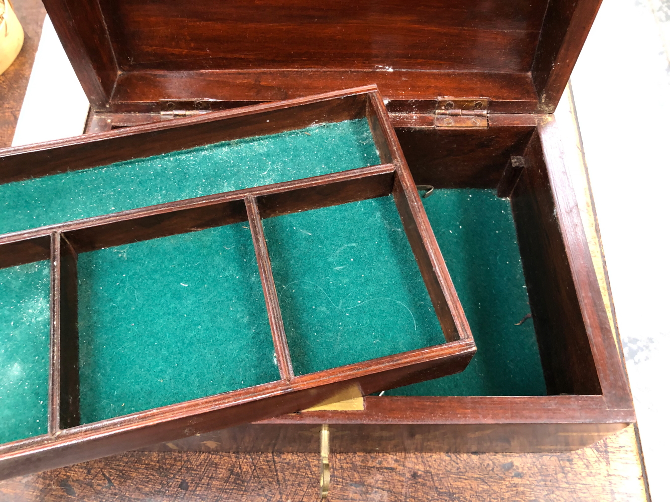 AN EASTERN BRASS INLAID BOX - Image 3 of 3