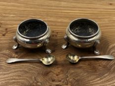 HALLMARKED SILVER FOR GOLDSMITHS & SILVERSMITHS, A PAIR OF THREE FOOTED SALTS IN THE GEORGIAN
