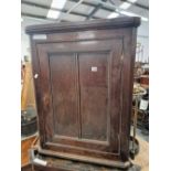 A GEORIGAN OAK CORNER CABINET 89 X 66 X 34 CM