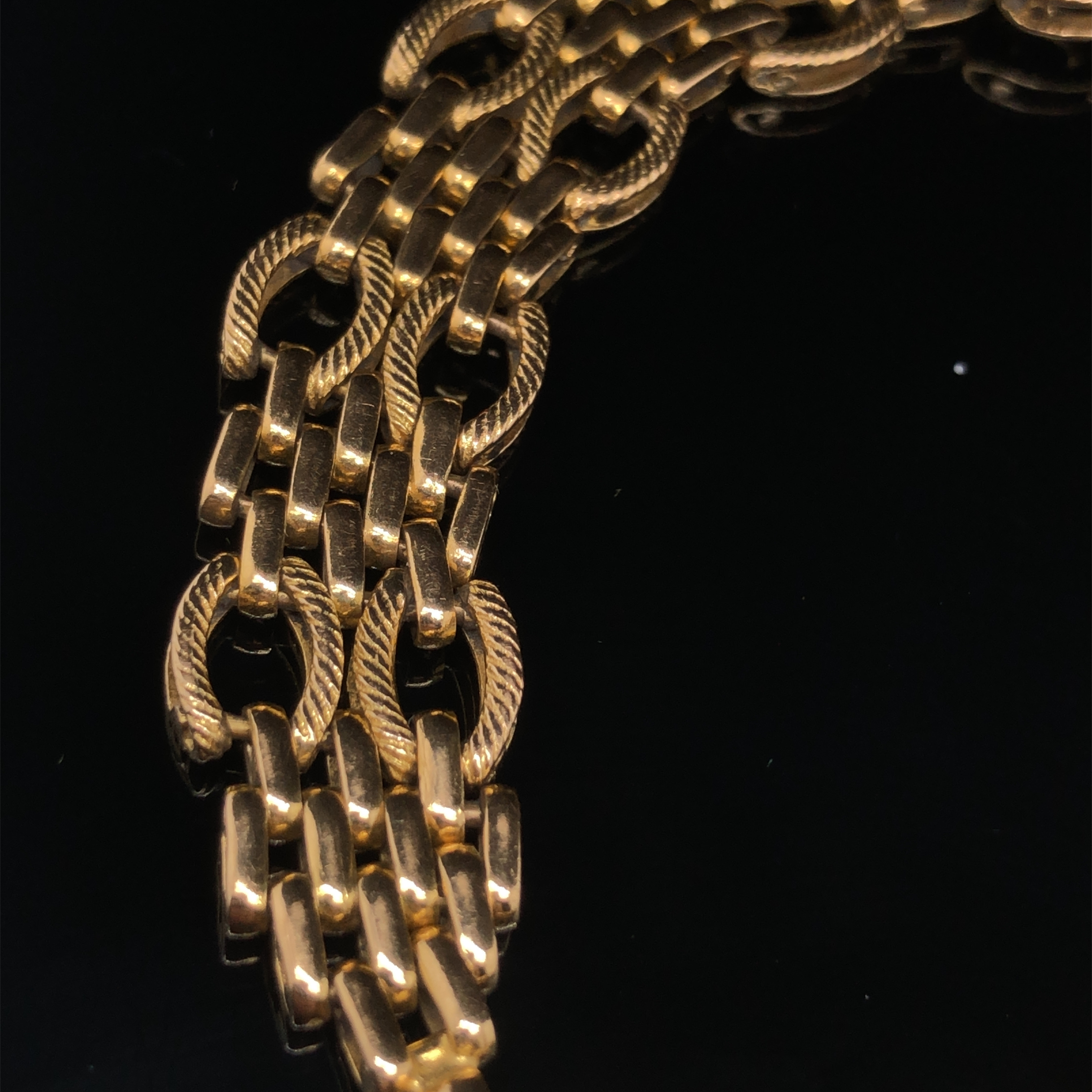 A HEAVY, FANCY GATE LINK BRACELET. THE CLASP STAMPED INDISTINCTLY. ASSESSED AS 18ct GOLD. WIDTH 1. - Image 2 of 3