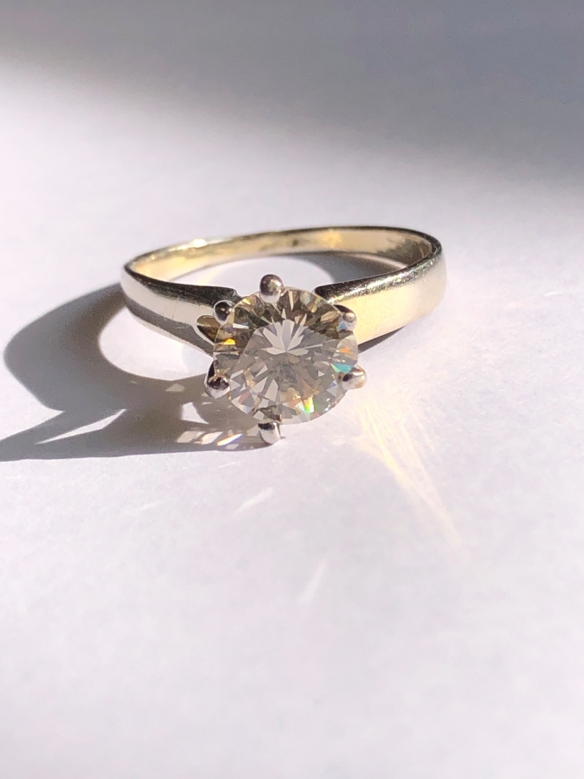 A DIAMOND SINGLE STONE RING. THE ROUND BRILLIANT DIAMOND IN A SIX CLAW RAISED SETTING UPON A PLAIN - Image 8 of 11