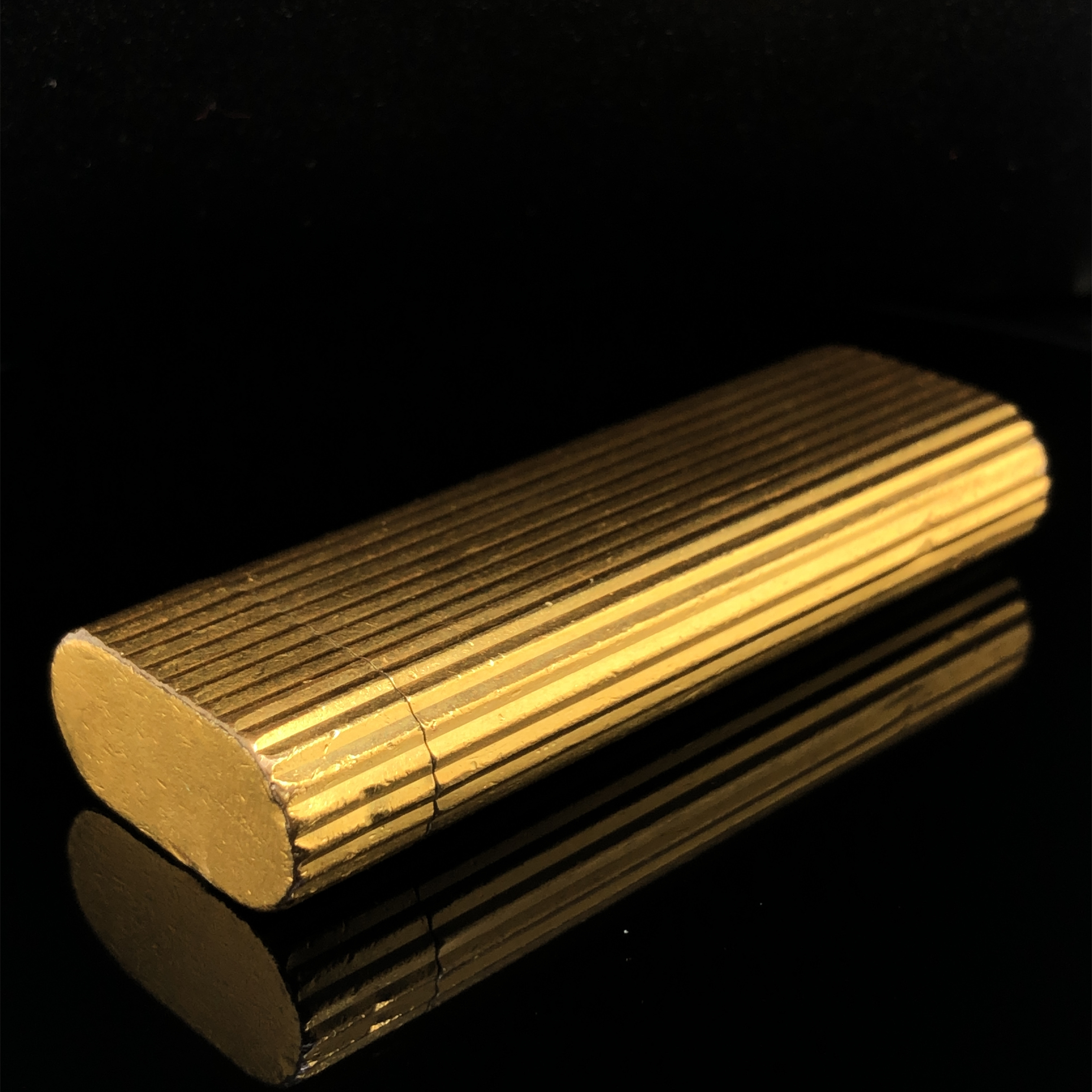 A CARTIER PARIS VINTAGE GOLD PLATED LIGHTER, 6397. HEIGHT 7cms. - Image 4 of 6