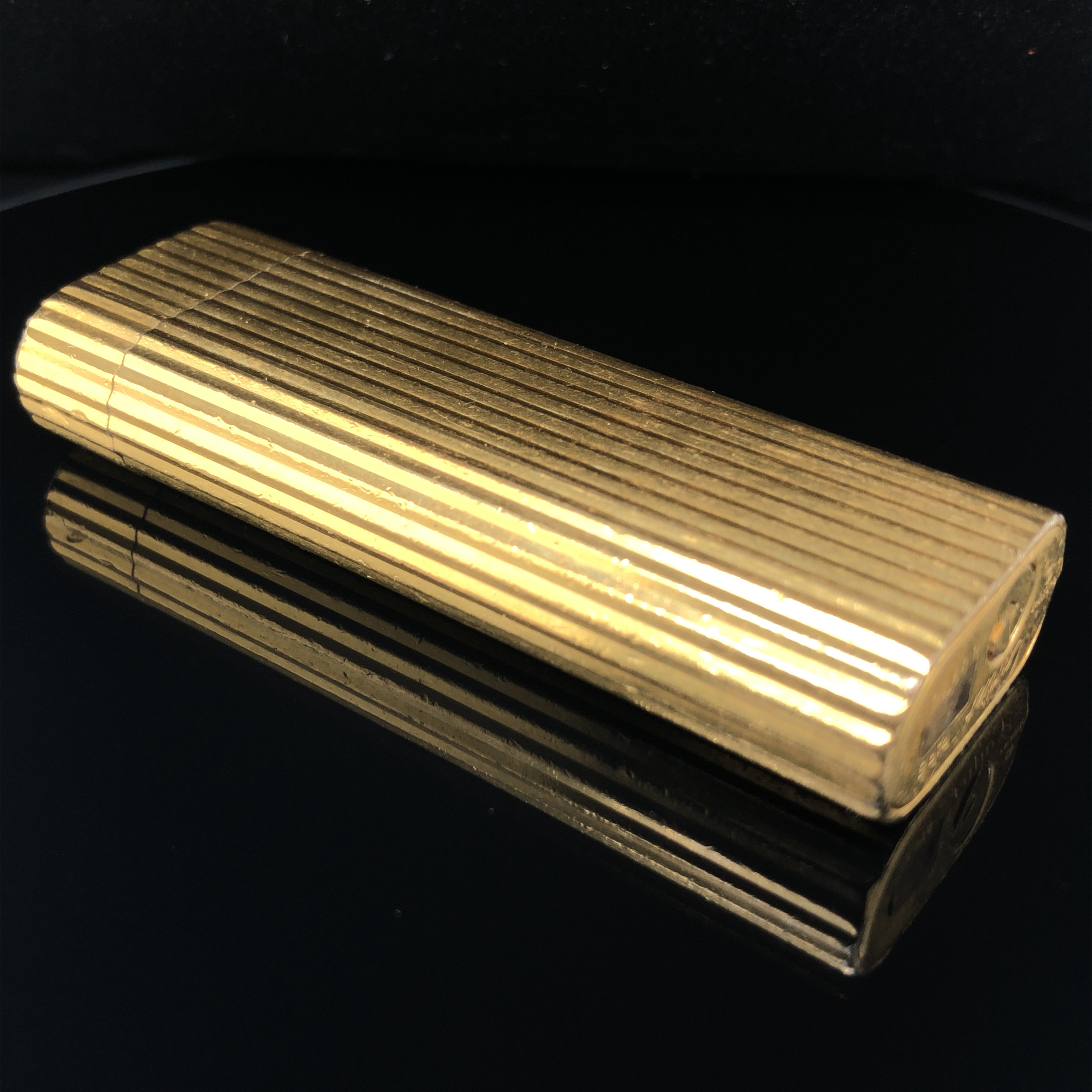 A CARTIER PARIS VINTAGE GOLD PLATED LIGHTER, 6397. HEIGHT 7cms. - Image 2 of 6