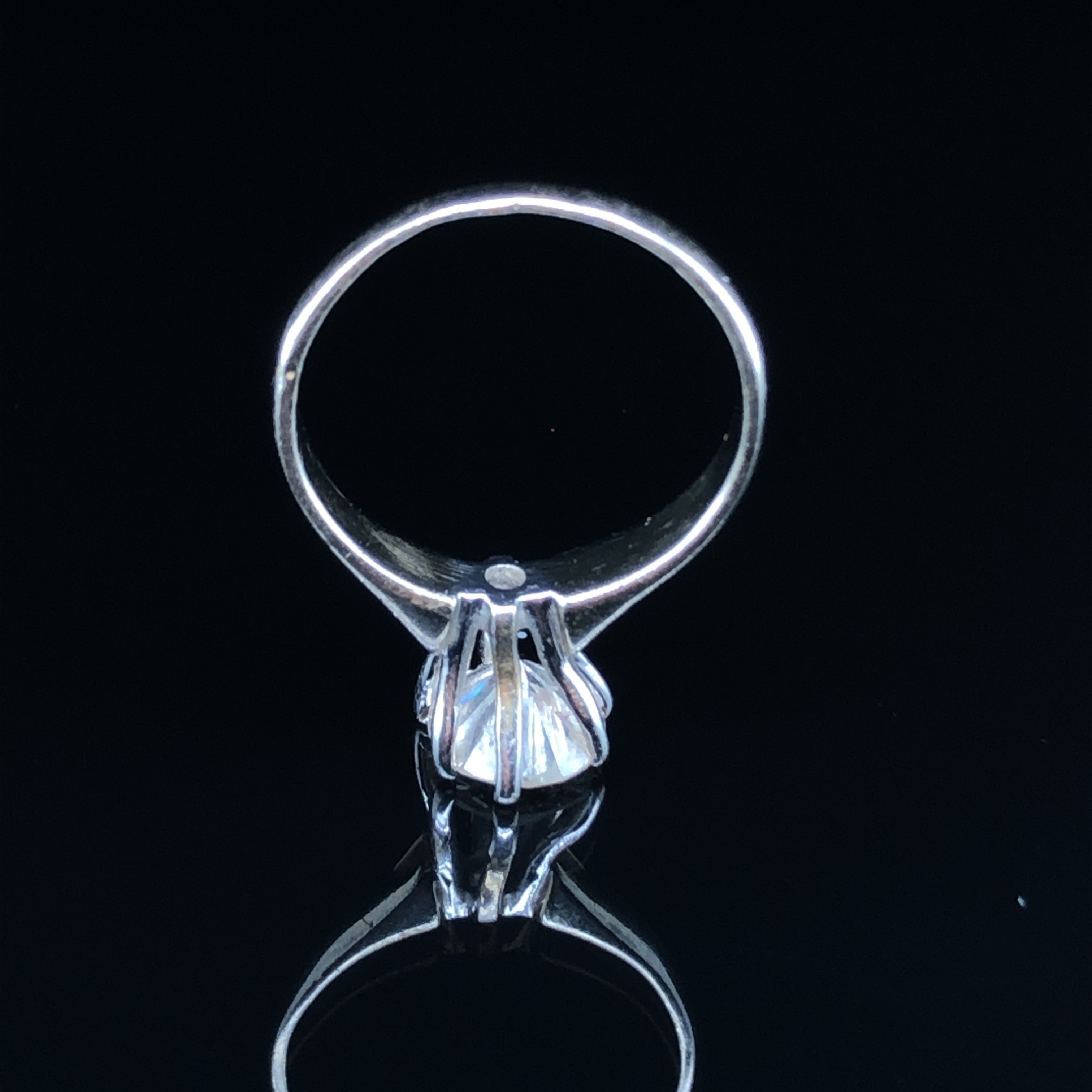 A DIAMOND SINGLE STONE RING. THE ROUND BRILLIANT DIAMOND IN A SIX CLAW RAISED SETTING UPON A PLAIN - Image 6 of 11