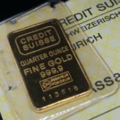 A QUARTER OUNCE 999.9 FINE GOLD 24ct BAR. COMPLETE WITH A CREDIT SUISSE CERTIFICATE AND IN A