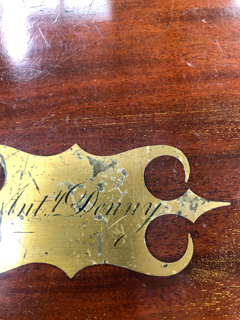 A 19th C. BRASS BOUND MAHOGANY WRITING SLOPE WITH A DRAWER TO ONE SIDE - Image 9 of 9