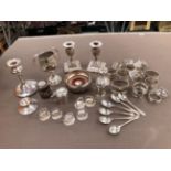 A COLLECTION OF HALLMARKED SILVER TO INCLUDE TROPHY CUPS, NAPKIN RINGS, PEPPER, SET OF SIX PLACE