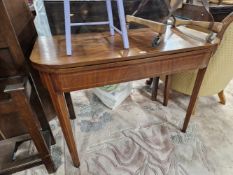 A GEORGE III LINE INLAID MAHOGANY TEA TABLE OPENING ON GATE LEGS OF TAPERING SQUARE SECTION