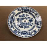 AN EARLY CHINESE BLUE AND WHITE PLATE.