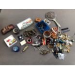 A COLLECTION OF PREDOMINATELY VINTAGE COSTUME JEWELLERY, AND COLLECTABLES TO INCLUDE A QUANTITY OF