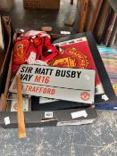 A COLLECTION OF MANCHESTER UNITED MEMORABILIA TOGETHER WITH 1960S AND LATER CDS