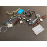 A COLLECTION OF WRIST WATCHES, MOVEMENTS AND TWO FOB WATCHES TO INCLUDE SWATCH, PULSAR, SEIKO,