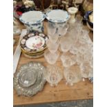 WORCESTER AND OTHER CABINET PLATES, DRINKING GLASS, A PAIR OF BLUE AND WHITE PLANTERS, AN
