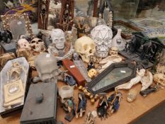A COLLECTION OF SKULL AND SKELETON ARTEFACTS, TO INCLUDE MIRRORS AND BOXES