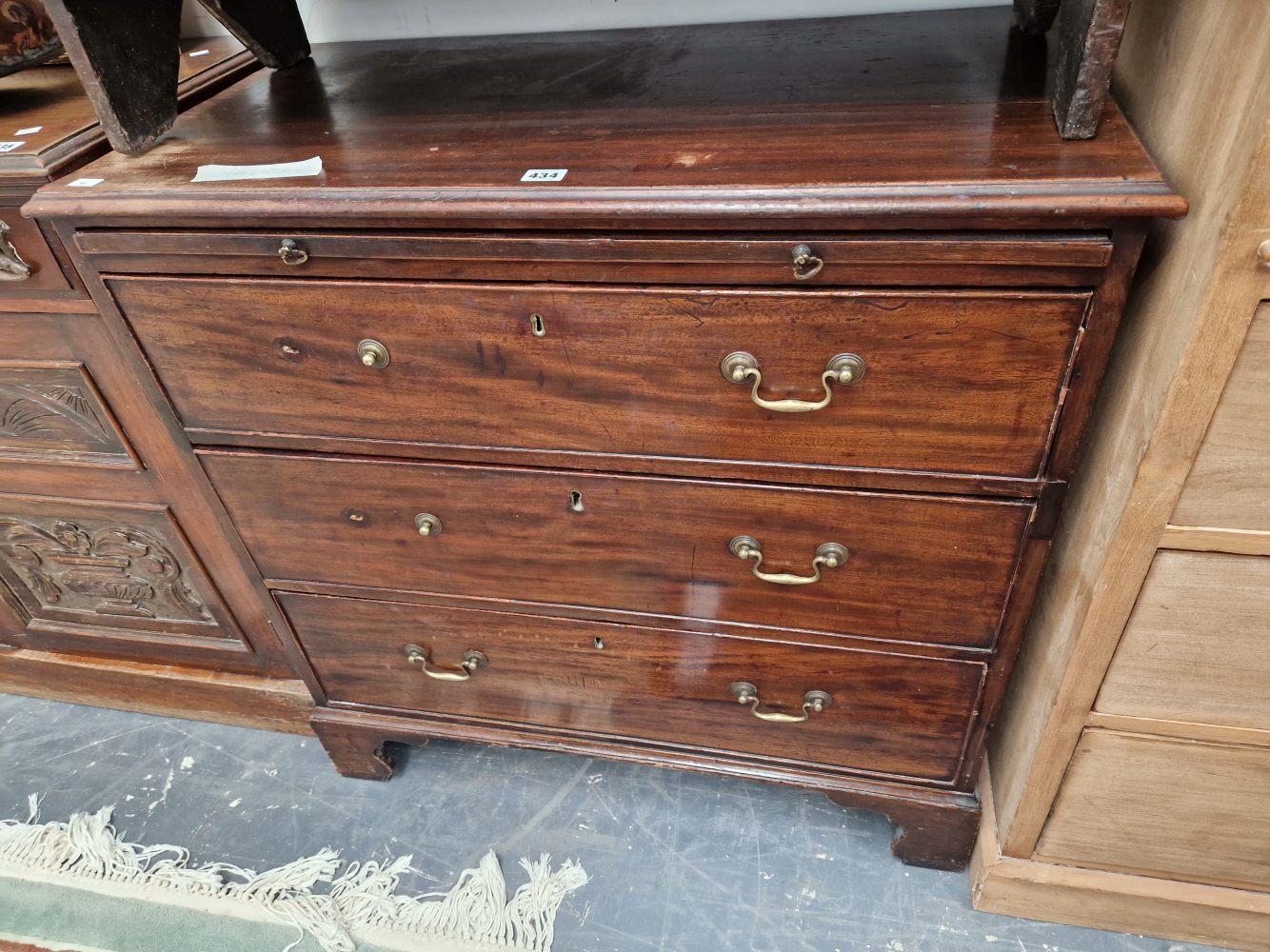 A GEO. III MAHOGANY SMALL BATCHALORS CHEST OF 3 DRAWERS WITH BRUSHING SLIDE.