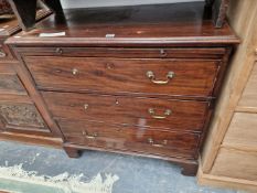 A GEO. III MAHOGANY SMALL BATCHALORS CHEST OF 3 DRAWERS WITH BRUSHING SLIDE.