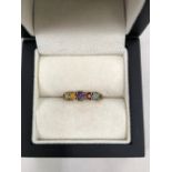 A 9ct HALLMARKED GOLD AND GEMSET CHANNEL SET RING. WEIGHT 1.76grms