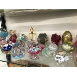 A COLLECTION OF VINTAGE GLASS PAPERWEIGHTS