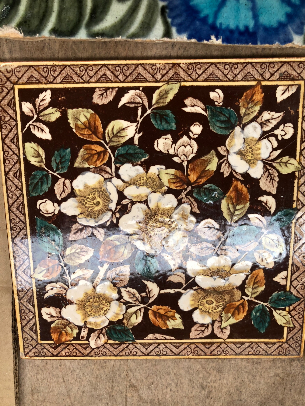 A GROUP OF ANTIQUE TILES - Image 2 of 6