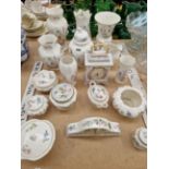 A COLLECTION OF AYNSLEY, WILD TUDOR PATTERN VASES AND ORNAMENTS.