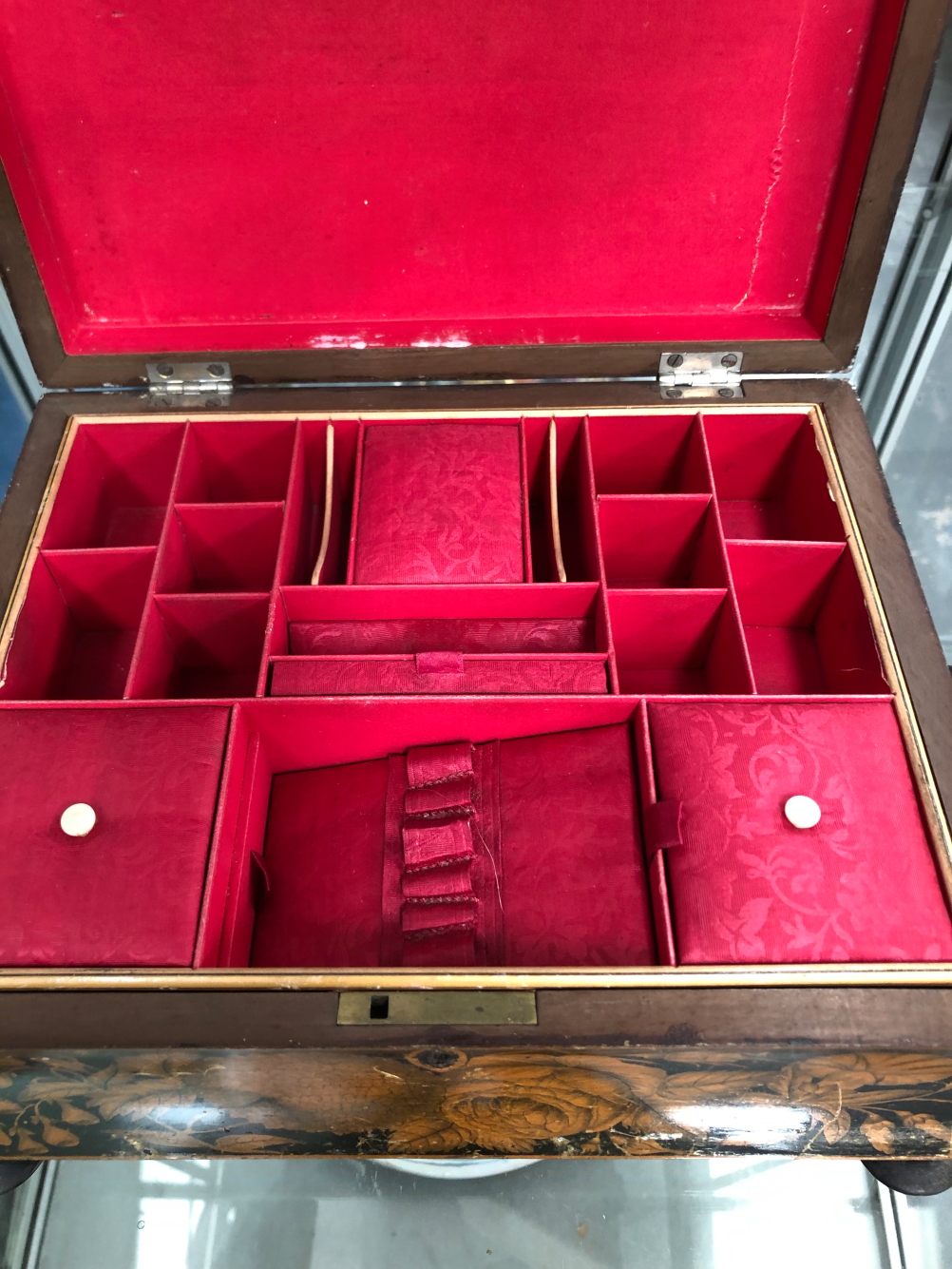 AN ANTIQUE REGENCY PEN WORK WORK BOX WITH LIFT OUT TRAY. - Image 10 of 11
