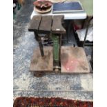 A SET OF AVERY SCALES SUPPLIED BY F H FRY, THE WOODEN PANS AND GREEN PAINTED IRON COLUMN ON TWO IRON