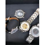 FIVE WRIST WATCHES TO INCLUDE A VINTAGE SEIKO WORLD TIME, TWO BUTLER AND WILSON EXAMPLES, AND GENOA.