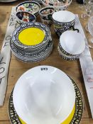 WORCESTER YELLOW CENTRED TEA WARES TOGETHER WITH VICTORIAN IMARI PALETTE TEA WARES