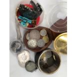 A SEIKO WRIST WATCH AND ONE OTHER A PAIR OF VINTAGE CUFFLINKS AND A QUANTITY OF VARIOUS COINS TO