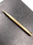 A VINTAGE 9ct HALLMARKED GOLD PENCIL, DATED 1961 FOR E BAKER & SON, BIRMINGHAM. THE CARTOUCH PANEL