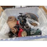 A QUANTITY OF VINTAGE FISHING EQUIPMENT INCLUDING REELS, KEEP NET ETC.