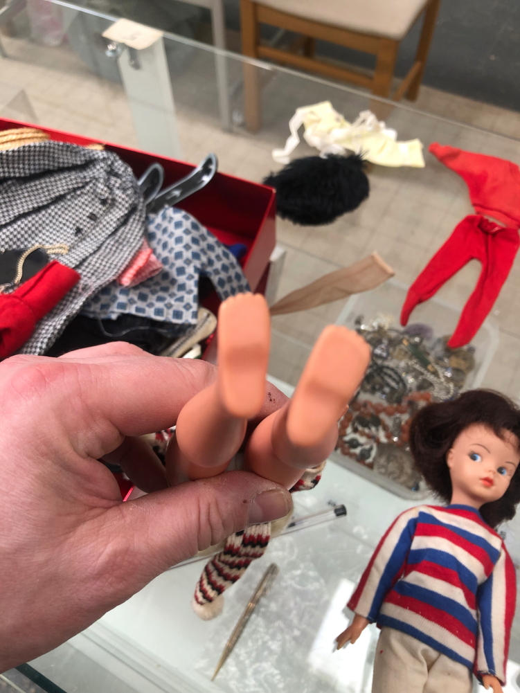 TWO DOLLS WITH THEIR TRAVEL LUGGAGE AND SOME COSTUME - Image 19 of 19