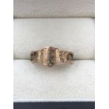 AN ANTIQUE 9ct GOLD MOURNING RING, THE SHIELD TO THE FRONT ENGRAVED AH MH, DATED 1878. FINGER SIZE